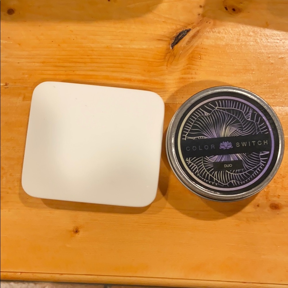 Hand palette and shadow removing sponge